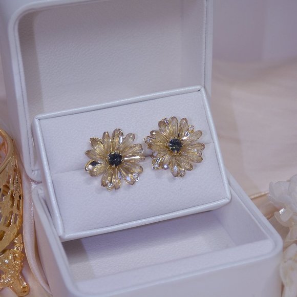 NEW 14K Gold Plated Diamond Flower Earrings d - Picture 5 of 7